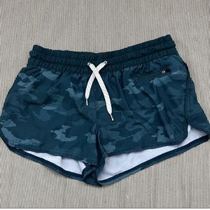 Vuori Clémentine shorts size small blue camp